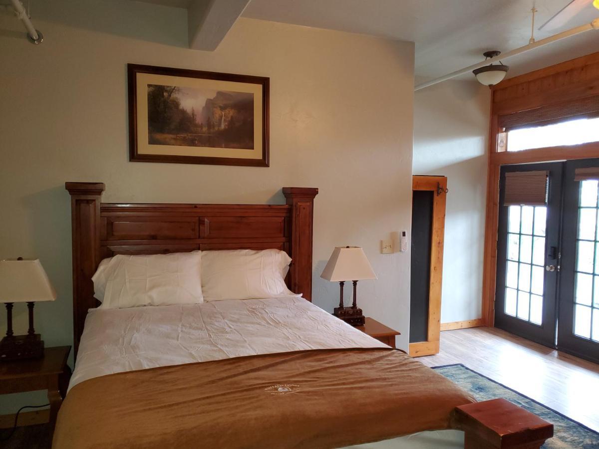 Buffalo Lodge Of Bigfork Esterno foto